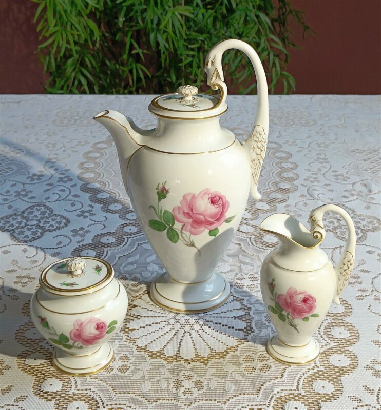 Meissen Dekor "Rose Mitte bunt und Goldrand" / "Moosrosen Malerei 1, bunt mit Goldrand" 1.Wahl