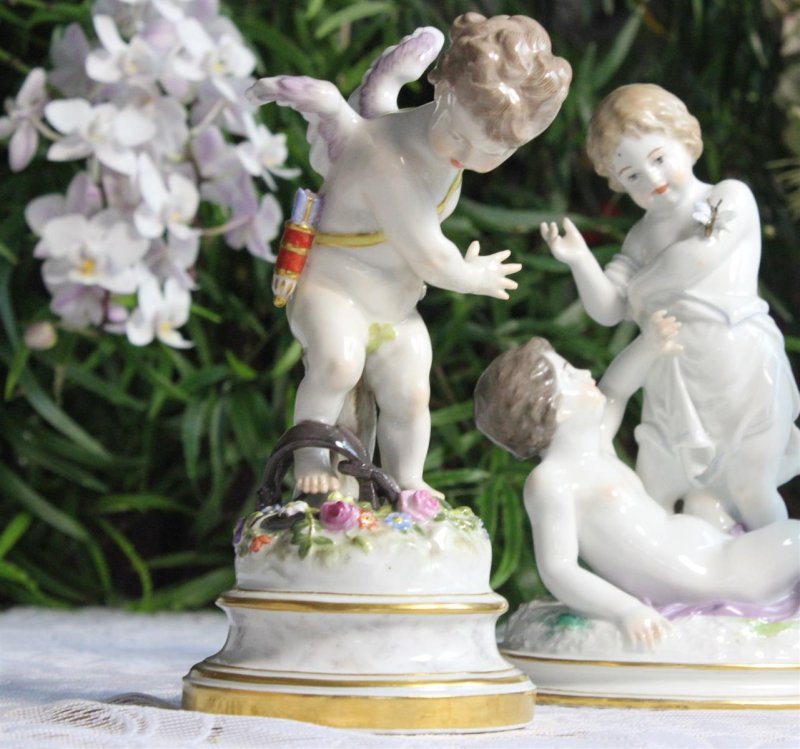 Kleine Meissen Vase mit sehr schönem Blumendekor und Goldrand 1.Wahl