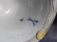Kleine Meissen Vase mit sehr schönem Blumendekor und Goldrand 1.Wahl