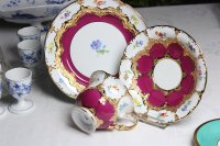 Meissen Kaffeegedeck mit Kuchenteller B-Form  reich an Rot mit Streublümchen 1.Wahl