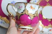 Meissen Kaffeegedeck mit Kuchenteller B-Form  reich an Rot mit Streublümchen 1.Wahl