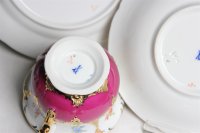 Meissen Kaffeegedeck mit Kuchenteller B-Form  reich an Rot mit Streublümchen 1.Wahl