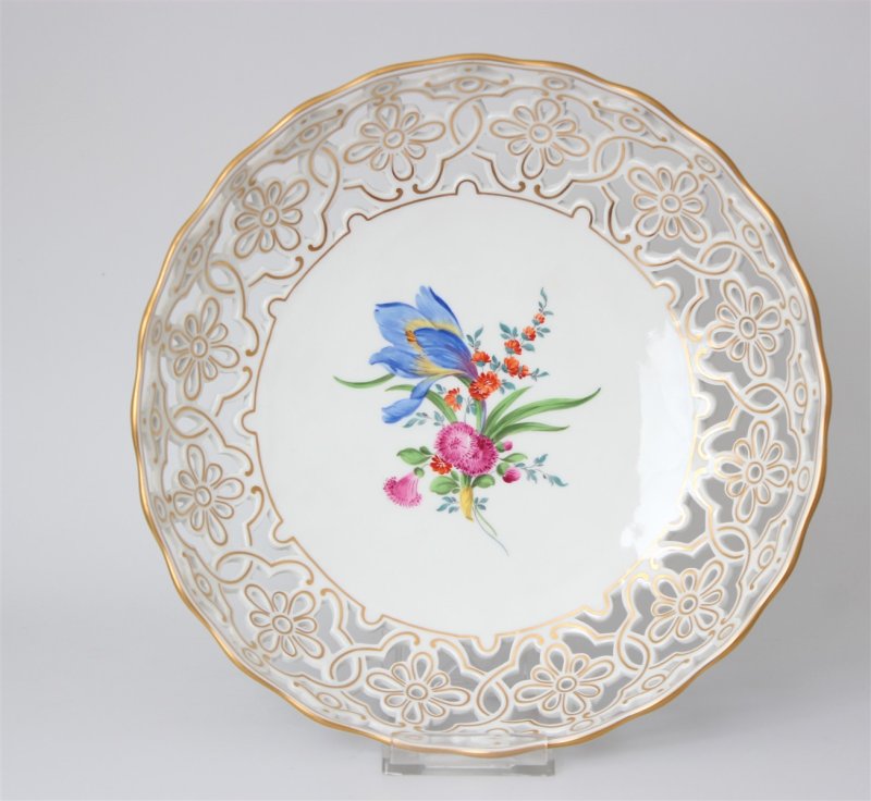 Meissen große Durchbruchschale  mit Blumendekor "Blume 3"