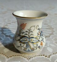 Kleine Meissen Vase im Dekor "Zwiebelmuster Royal" 1.Wahl