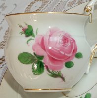 Meissen Kaffeegedeck 3-teilig Dekor "Rose Mitte, bunt und Goldrand" 1.Wahl