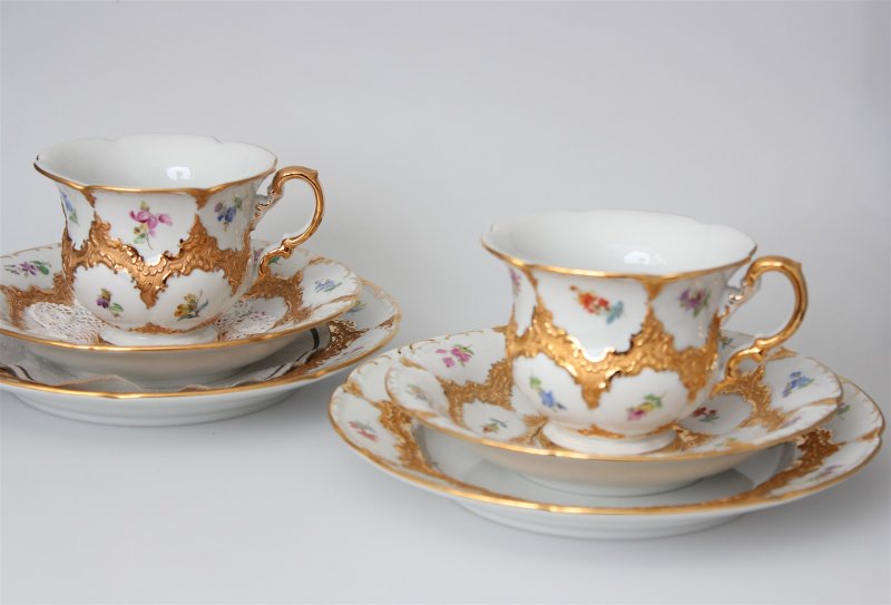 Meissen B-Form Kaffeetasse mit treublümchen Goldstaffage 1.Wahl