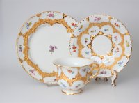 Meissen B-Form Kaffeetasse mit treublümchen Goldstaffage 1.Wahl