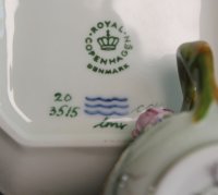 Royal Copenhagen seltene Deckeltasse / Cremetasse 3-teilig im Dekor "Flora Danica" 1.Wahl