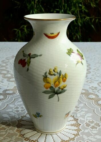Herend Ungarn wunderschöne Vase mit Blumen und Fruchtmalerei sowie Relief TOP