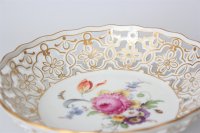 Meissen seltene Durchbruchschale  mit Blumenbukett mit Insekten