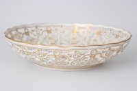 Meissen seltene Durchbruchschale  mit Blumenbukett mit Insekten