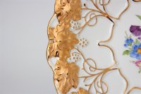 Meissen Prunkteller mit Goldenen Traubenblattrelief...