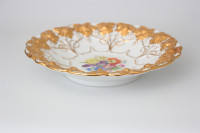 Meissen Prunkteller mit Goldenen Traubenblattrelief Blumenbukett 1. Wahl