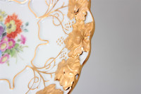 Meissen Prunkteller mit Goldenen Traubenblattrelief Blumenbukett 1. Wahl