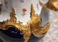 Meissen Kaffeekanne "B-Form" Kobaltblau reich an Gold mit Streublümchen 1.Wahl