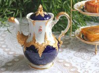 Meissen Kaffeekanne "B-Form" Kobaltblau reich an Gold mit Streublümchen 1.Wahl