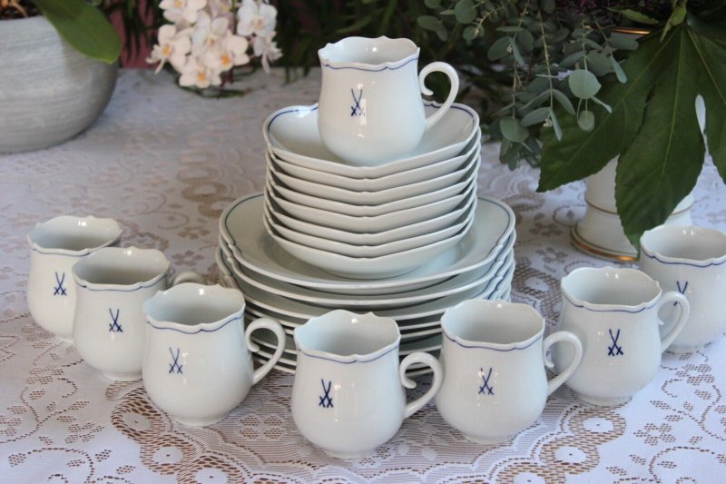 Meissen Mokka / Espressotasse 2tlg. in Kobaltblau mit Blumendekor und Goldrand 1.Wahl