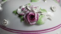 Alte Meissen "Zuckerdose" reich mit aufgesetzten Rosen dekoriert 1.Wahl