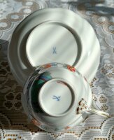 Meissen Milchkaffeetasse + Untertasse Form „großer Ausschnitt“ Dekor „Indische Blumenmalerei 5 bunt mit Kupferfarben und Goldrand“ 1.Wahl