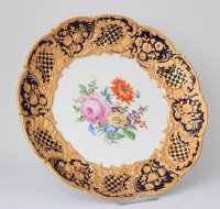 Meissen Prunkteller als Paar mit Blumendekor, Relief und Goldstaffage 1.Wahl