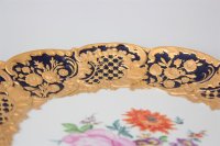Meissen Prunkteller als Paar mit Blumendekor, Relief und Goldstaffage 1.Wahl