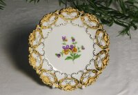 Meissen Prunkteller mit Blumendekor, Relief und...