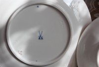 Meissen Kaffeegedeck "X-Form" reich an Gold mit Streublümchen 2.Wahl