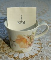 Großer KPM Kaffeebecher mit „Blumendekor“ 1.Wahl