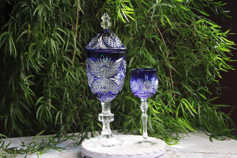Meissen Deckeldose im Dekor "Blume 3 mit Goldrand" 2.Wahl