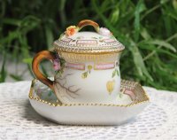 Royal Copenhagen seltene Deckeltasse / Cremetasse 3-teilig im Dekor "Flora Danica" 1.Wahl