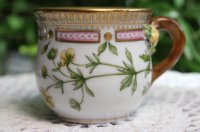 Royal Copenhagen seltene Deckeltasse / Cremetasse 3-teilig im Dekor "Flora Danica" 1.Wahl