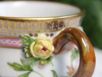 Royal Copenhagen seltene Deckeltasse / Cremetasse 3-teilig im Dekor "Flora Danica" 1.Wahl