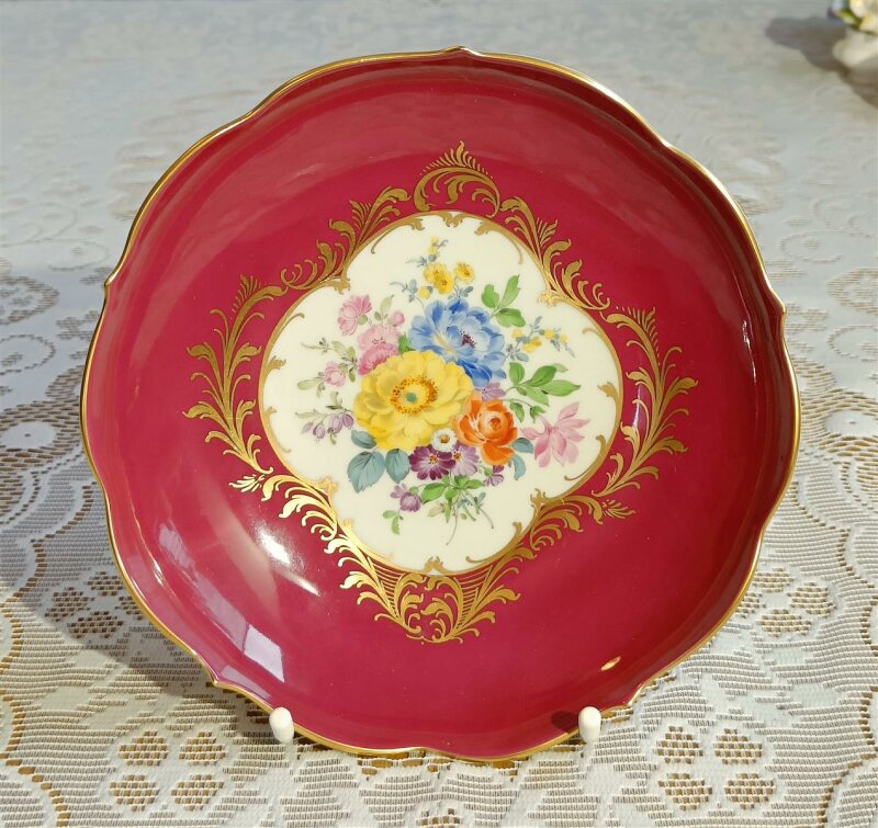 Meissen Schale / Dekorteller mit Blumenmalerei rot mit Goldrand 1.Wahl