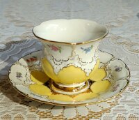 Meissen Kaffeetasse B Form gelb, Goldapplikationen und Streublümchen 1.Wahl