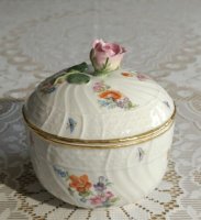 Meissen Vase oval in Weißporzellan mit Originalbox...