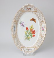Meissen Durchbruch Schlale im Dekor „natürliche Blumenmalerei mit Schmetterling und Goldrand 1.Wahl