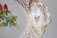 Meissen Durchbruch Schlale im Dekor „natürliche Blumenmalerei mit Schmetterling und Goldrand 1.Wahl