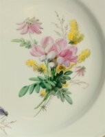 Meissen Mokkagedeck mit Biskuit und Kuchenteller im Dekor „natürliche Blumenmalerei mit Schmetterling und Goldrand 1.Wahl