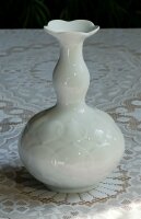 Meissen Sehr schön geformte runde Vase mit Relief in Weißporzellan 1.Wahl