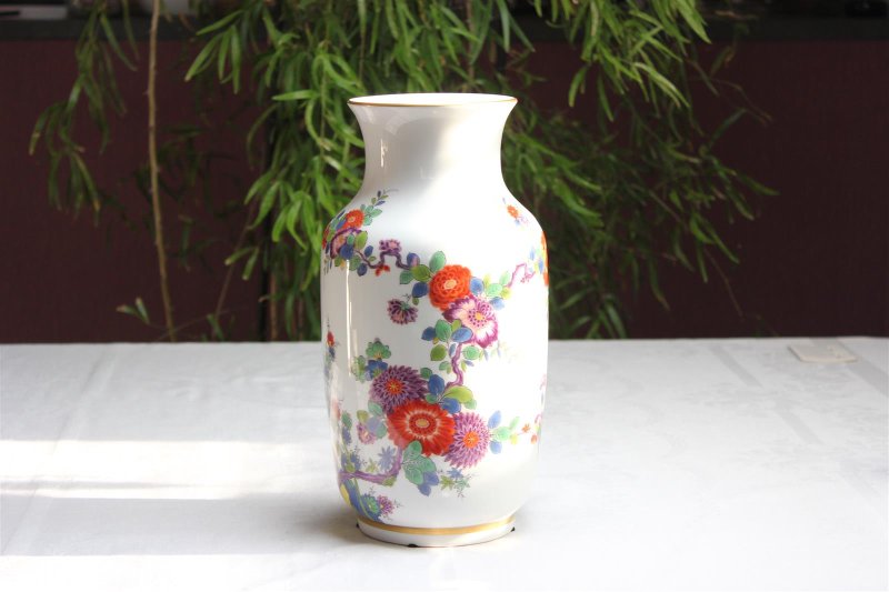 Kleine Meissen Vase mit Blumendekor in Aquatinta und Gold sowie Goldrand 1.Wahl