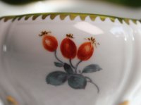 Wunderschöne Meissen Deckeldose mit "Blumen und Obstmalerei" mit Goldstaffage 1.Wahl