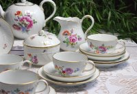 Meissen Kaffeetasse vierpassig Dekor "Streublümchen" 1.Wahl