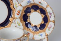 Meissen Mokka / Espressotasse in der beliebten "B-Form" in Kobaltblau mit Streublümchen 3 Teilig 1.Wahl