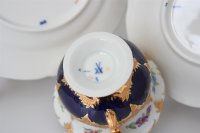 Meissen Mokka / Espressotasse in der beliebten "B-Form" in Kobaltblau mit Streublümchen 3 Teilig 1.Wahl