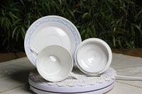 Meissen Prunkteller ca. 30 cm "Blau mit Goldapplikationen und Streublümchen" 1.Wahl