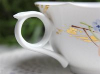 Meissen Kaffeegedeck 3-teilig mit floralem Dekor in der Form "Wellenspiel" 1.Wahl