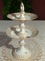 Meissen Etagere mit Blumendekor, Durchbrucharbeiten und...