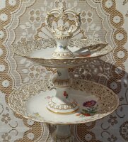 Meissen Etagere mit Blumendekor, Durchbrucharbeiten und Goldapplikationen 1.Wahl